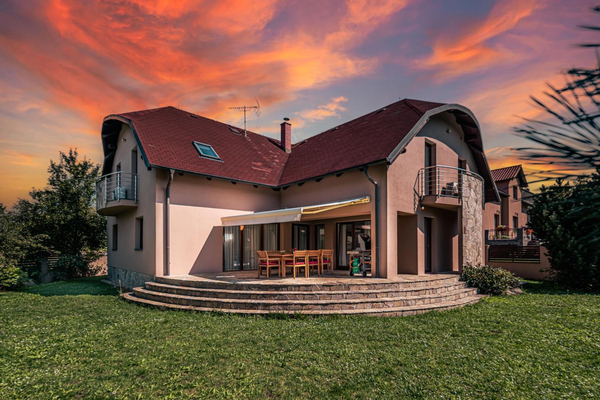 Villa With Pool & Sauna In Beer Village Велке-Поповіце Екстер'єр фото